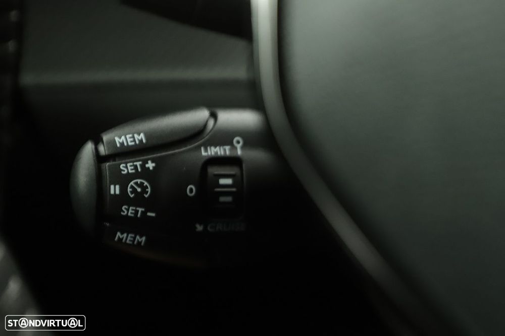 Peugeot 2008 1.2 PureTech Allure - 18