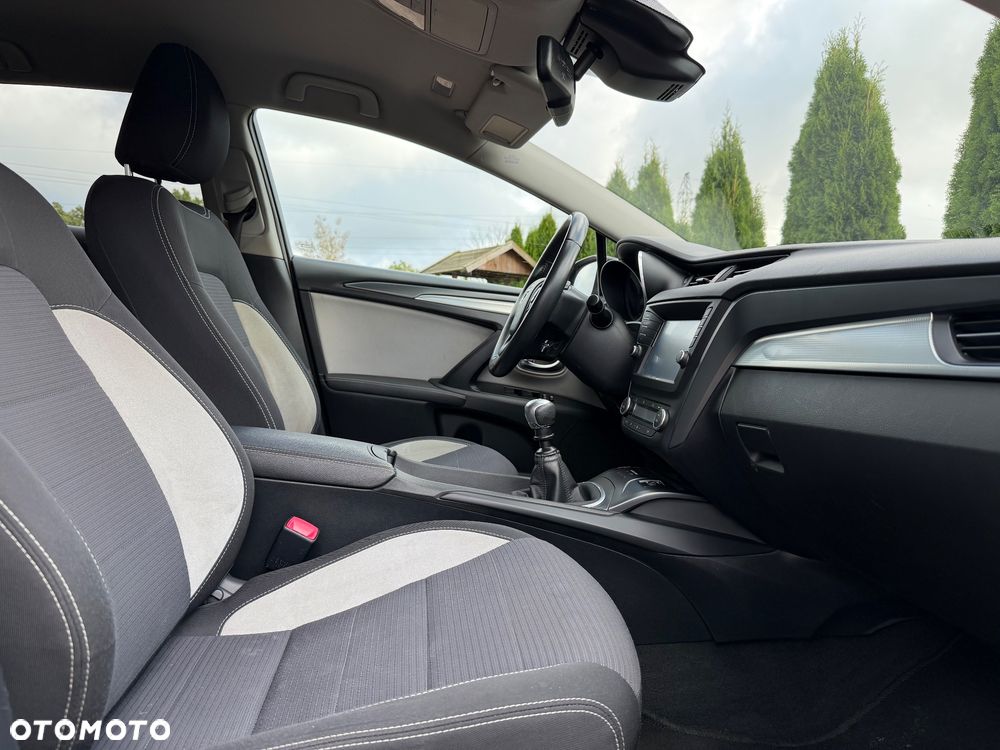 Toyota Avensis - 8