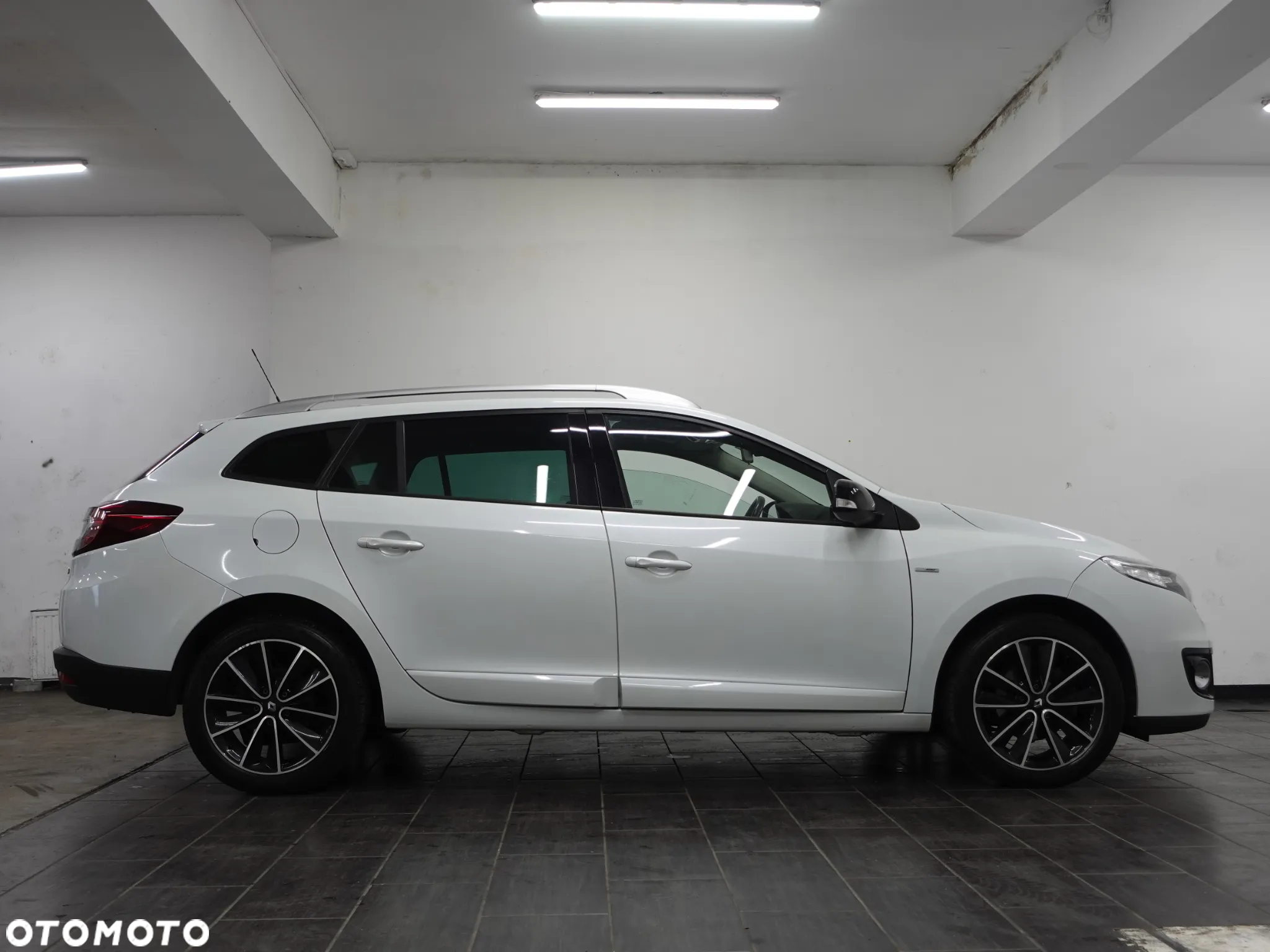 Renault Megane Grandtour ENERGY TCe 115 Start & Stop Bose Edition - 10