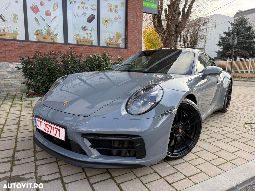 Porsche 911 Carrera 4 GTS PDK - 7