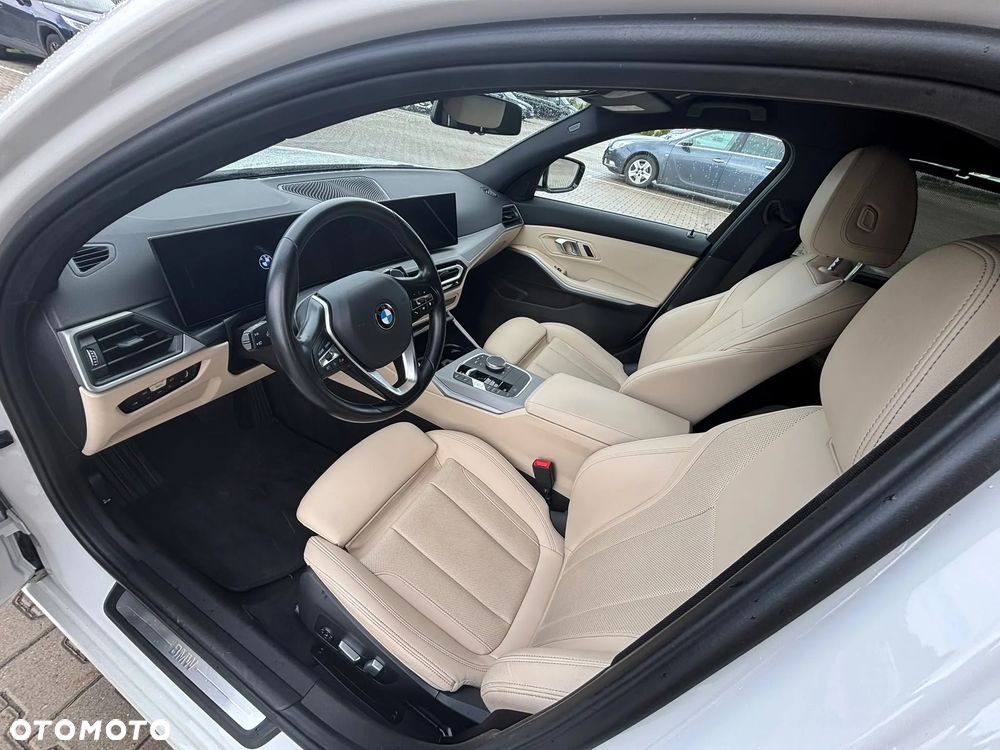 BMW Seria 3 320d xDrive - 12