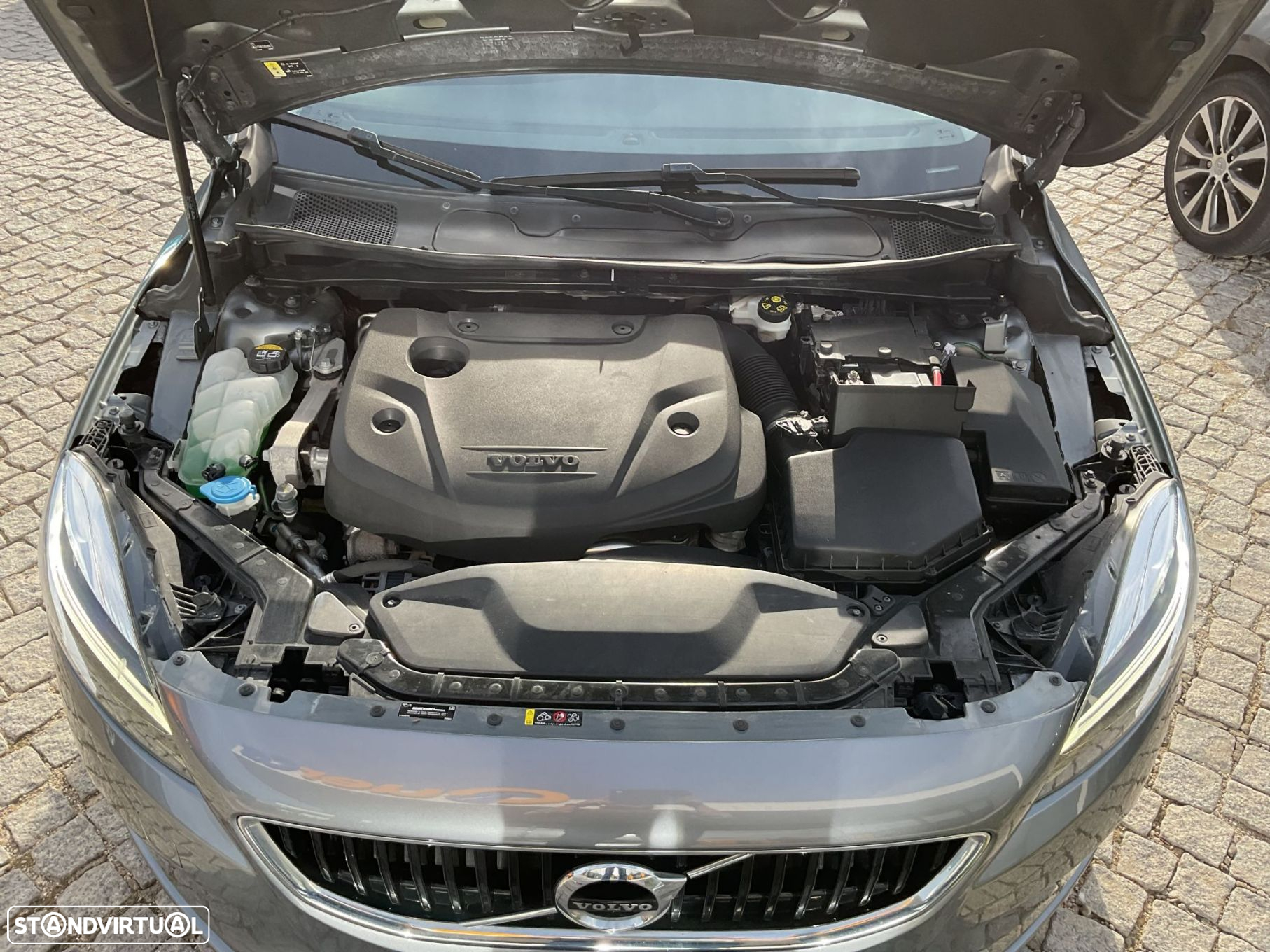 Volvo V40 2.0 D2 Momentum Geartronic - 19