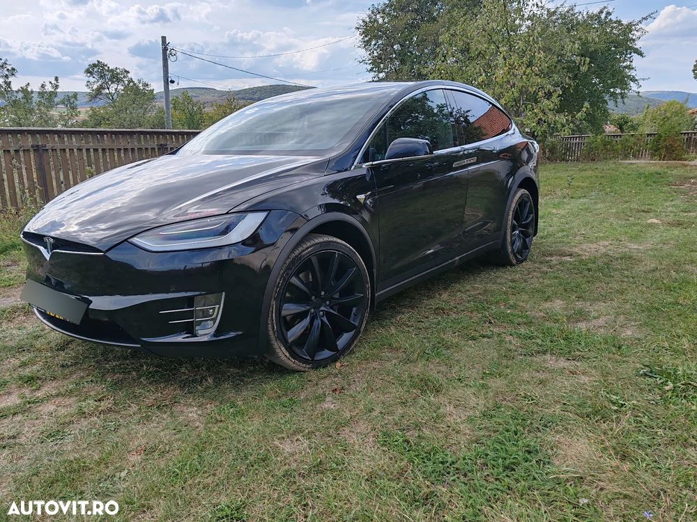 Tesla Model X - 17