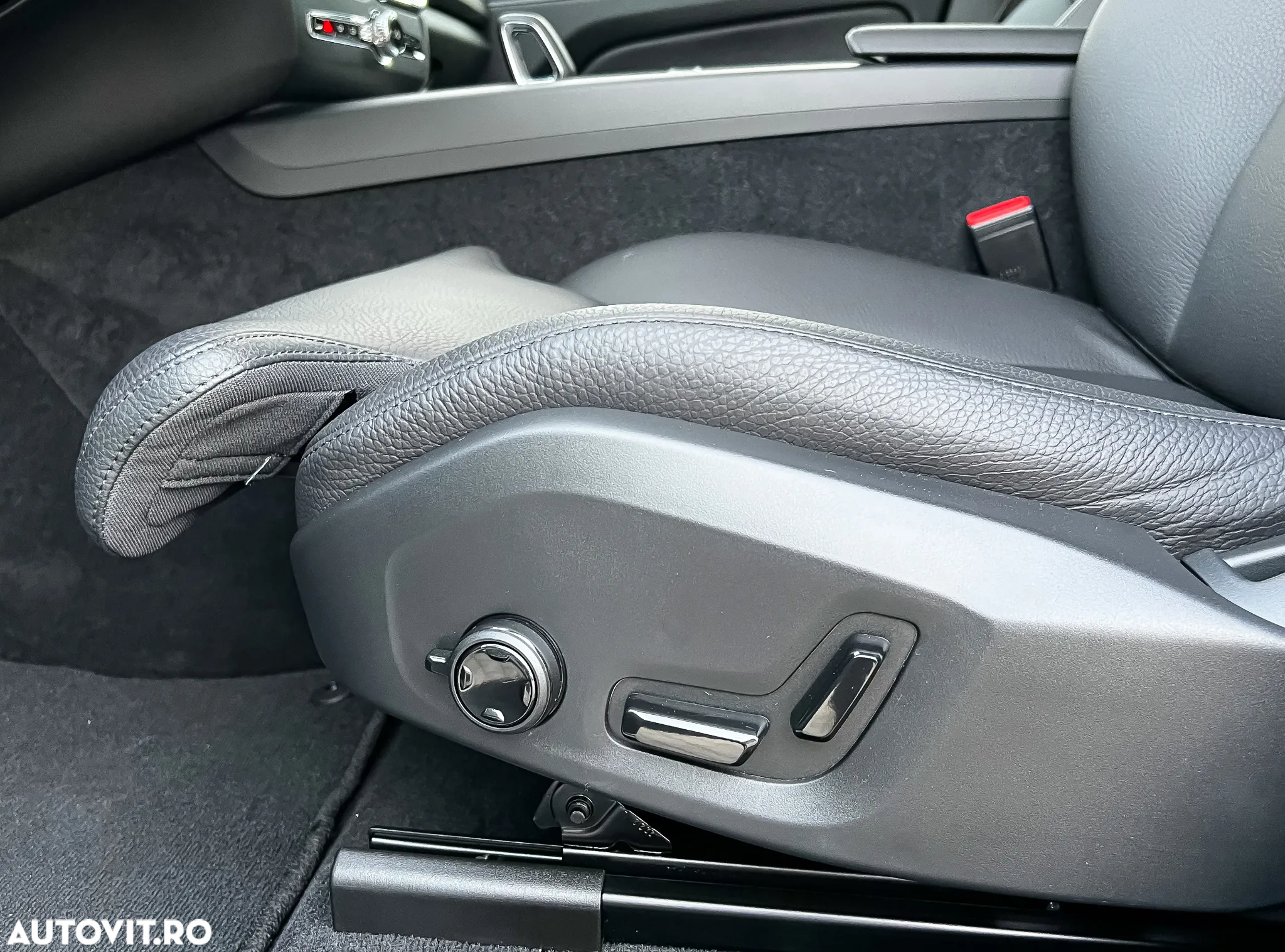 Volvo XC 60 B4 MHEV AT AWD Plus Dark - 19