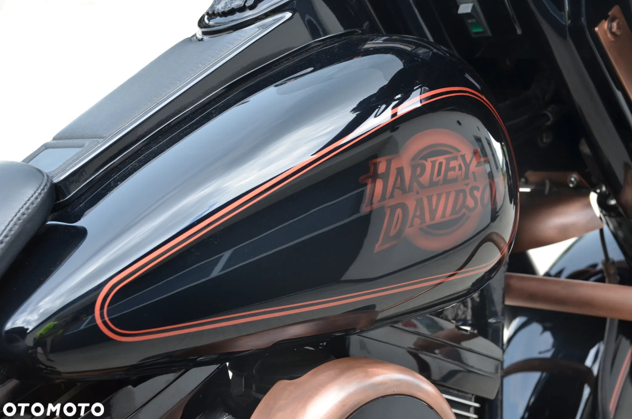 Harley-Davidson FLH Electra Glide - 18