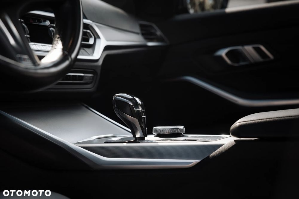 BMW Seria 3 330e M Sport sport - 19