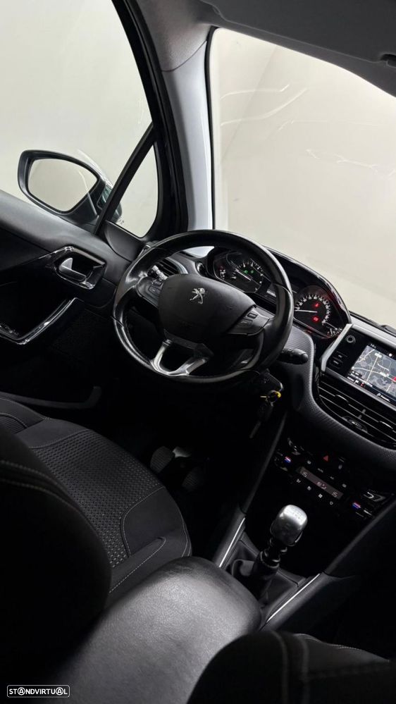 Peugeot 208 1.2 PureTech Allure - 15