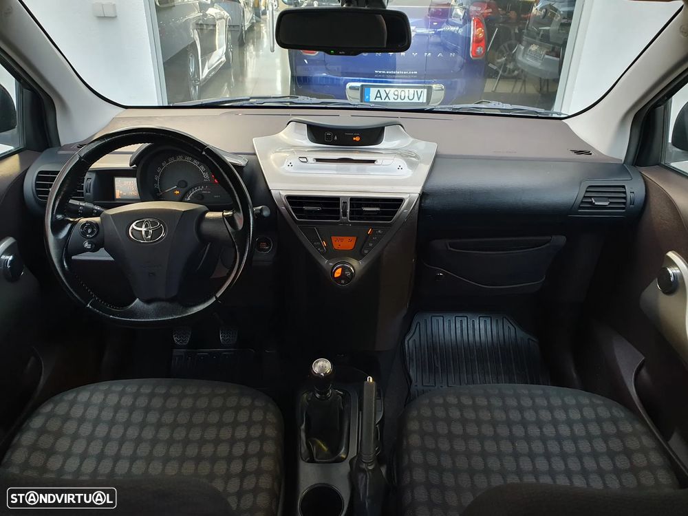 Toyota iQ 1.33 VVT-i - 18