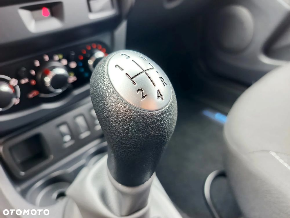 Dacia Duster 1.6 SCe Access S&S - 13