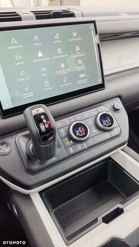 Land Rover Defender - 21