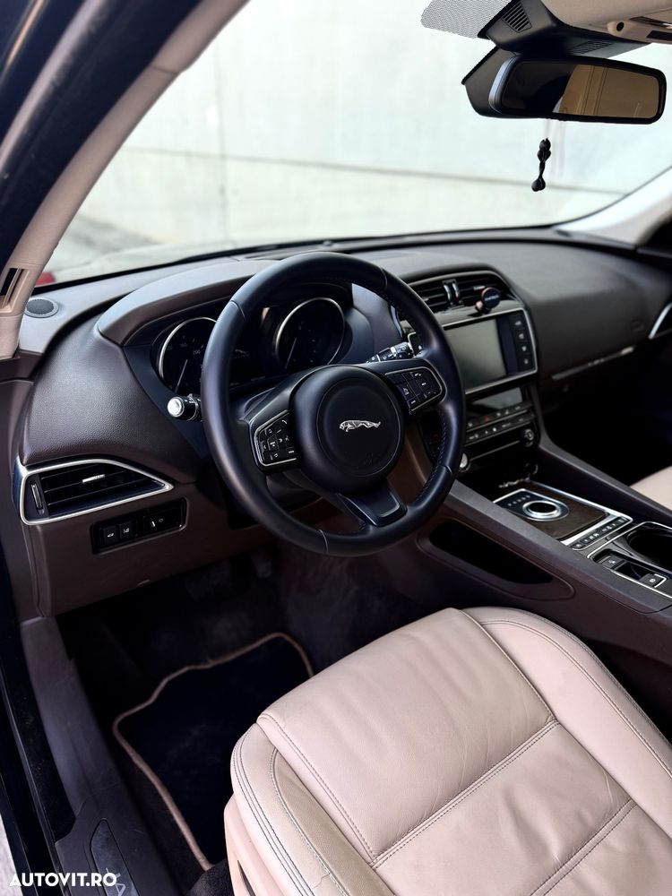 Jaguar F-Pace 20d AWD Prestige - 9