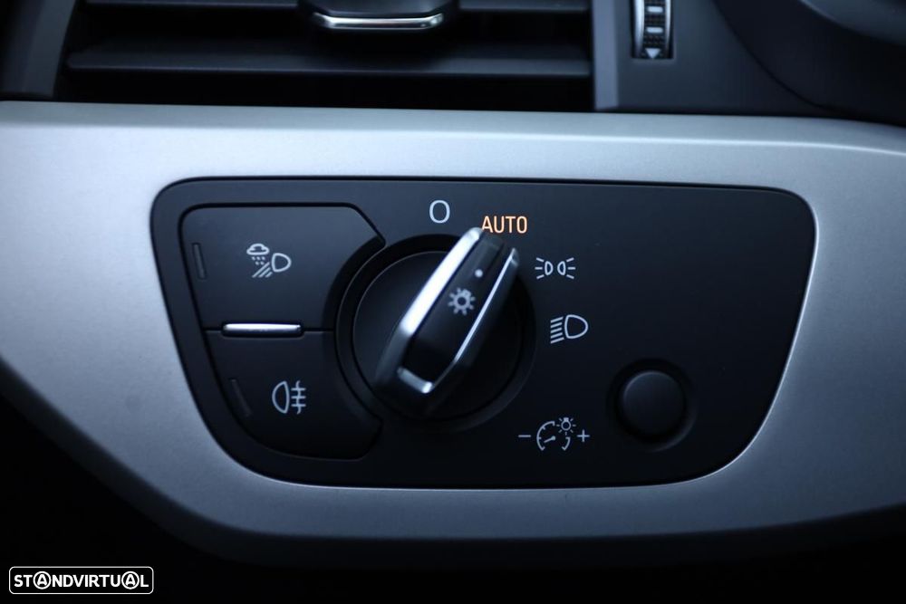 Audi A4 Avant 35 TDI Design S tronic - 16