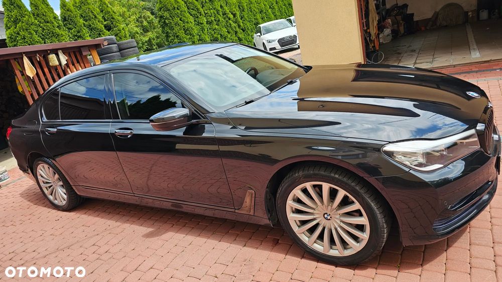 BMW Seria 7 740Li - 21