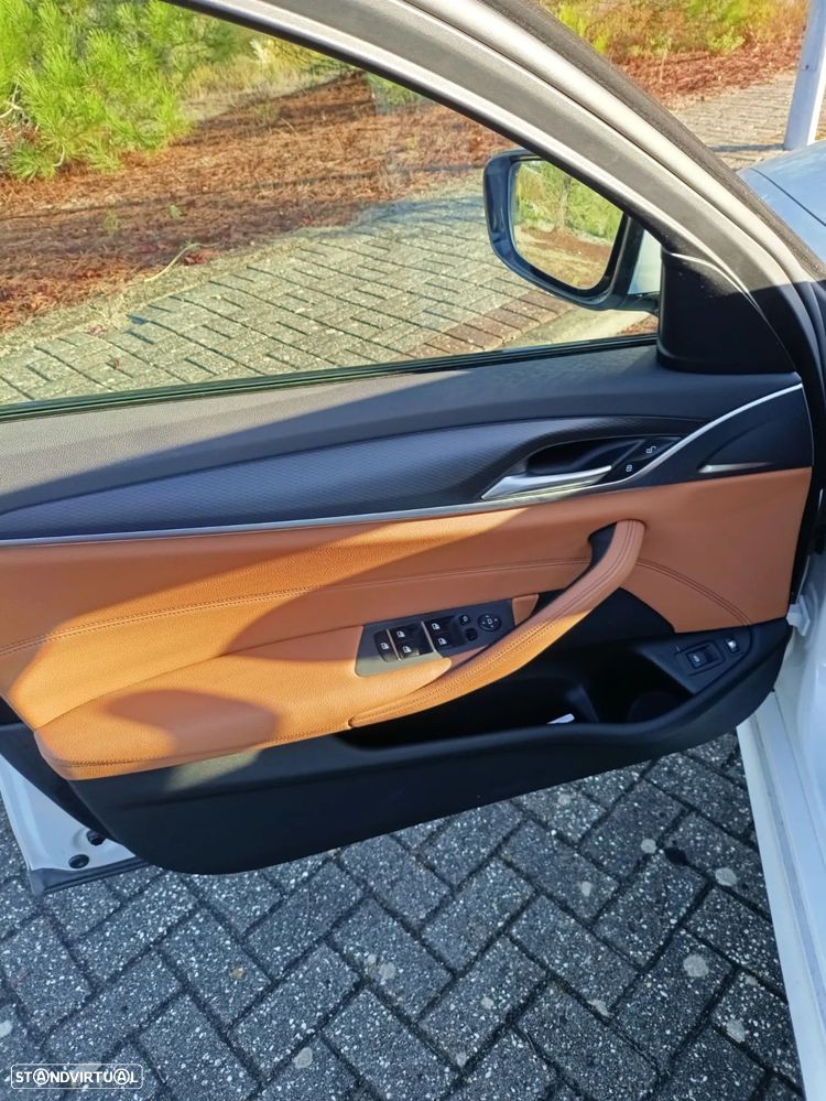 BMW 530 e Pack Desportivo M - 5
