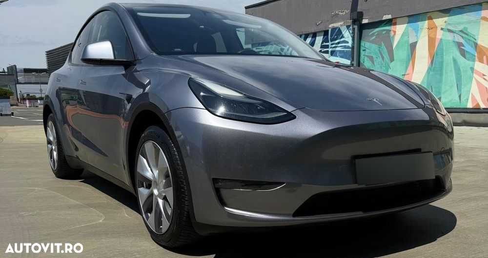 Tesla Model Y Long Range AWD - 12