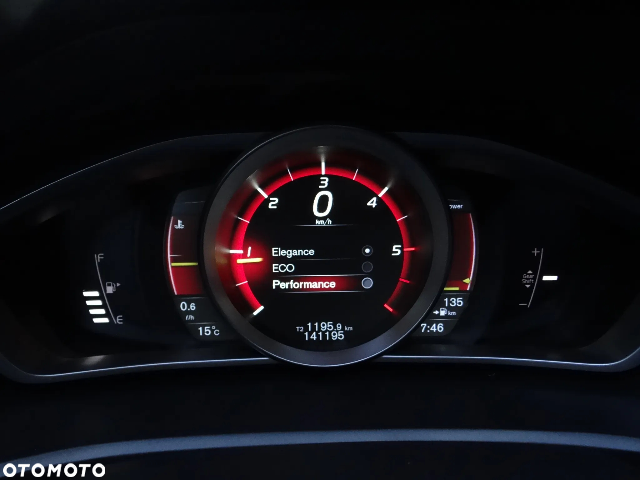 Volvo V40 D2 R-Design Kinetic - 24