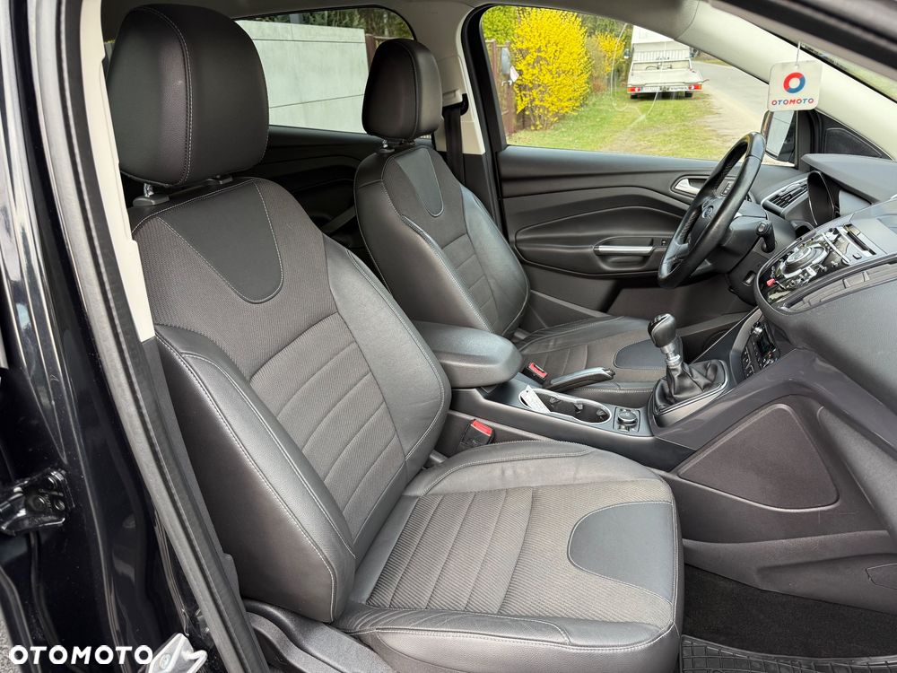 Ford Kuga 2.0 TDCi 2x4 Titanium - 12