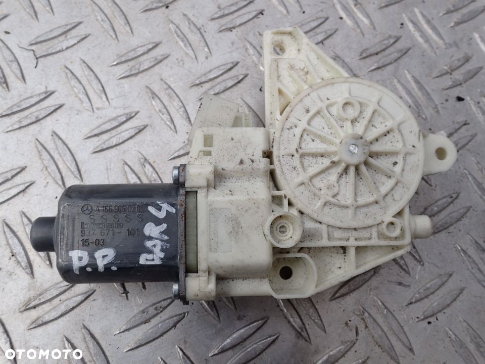 SILNICZEK SZYBY PRAWY PRZÓD ML GL W166 A1669060201