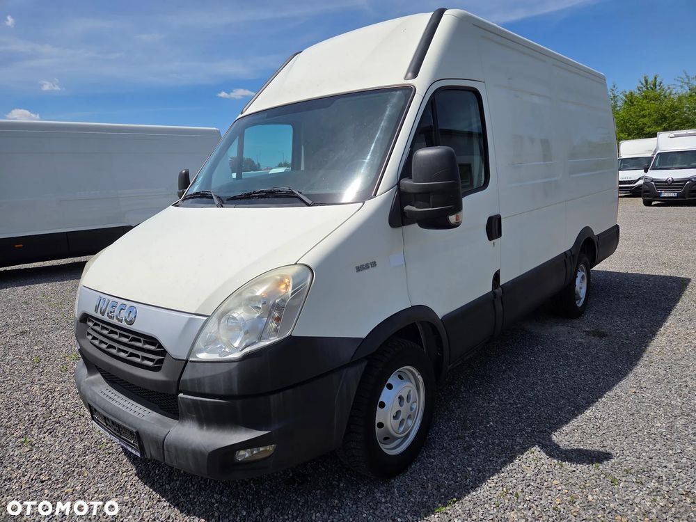 Iveco Daily 35S13 / 2.3 130KM / Furgon / Średniak / Klima / - 2