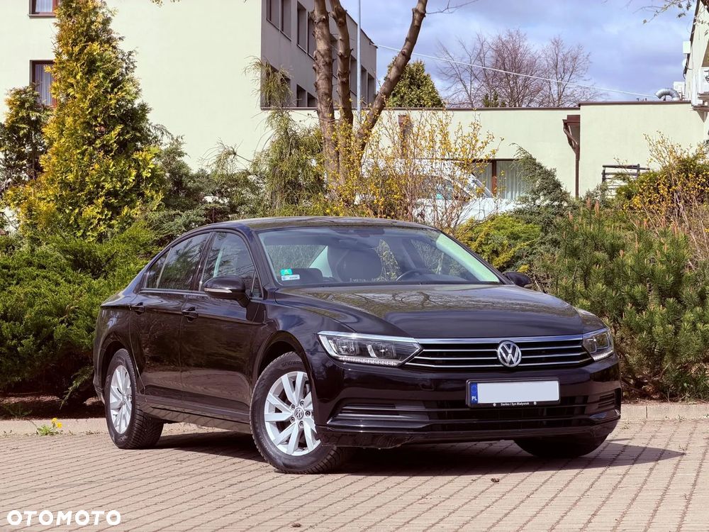 Volkswagen Passat - 1