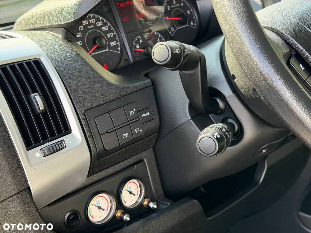 Fiat DUCATO 2.3 MultiJet 150KM Euro-6 IZOTERMA WINDA PALFINGER UDT do 2028r Poduszki zawieszenia tył pneumatyczne! + Kompresor DMC:3.5t Ładowność 950kg KONTENER DRZWI tył Skrzydłowe + Drzwi BOCZNE Spoiler - Owiewki boczne kabiny TUV Thuringen ISO , Tempomat, Klimatronik i więcej.. - 18