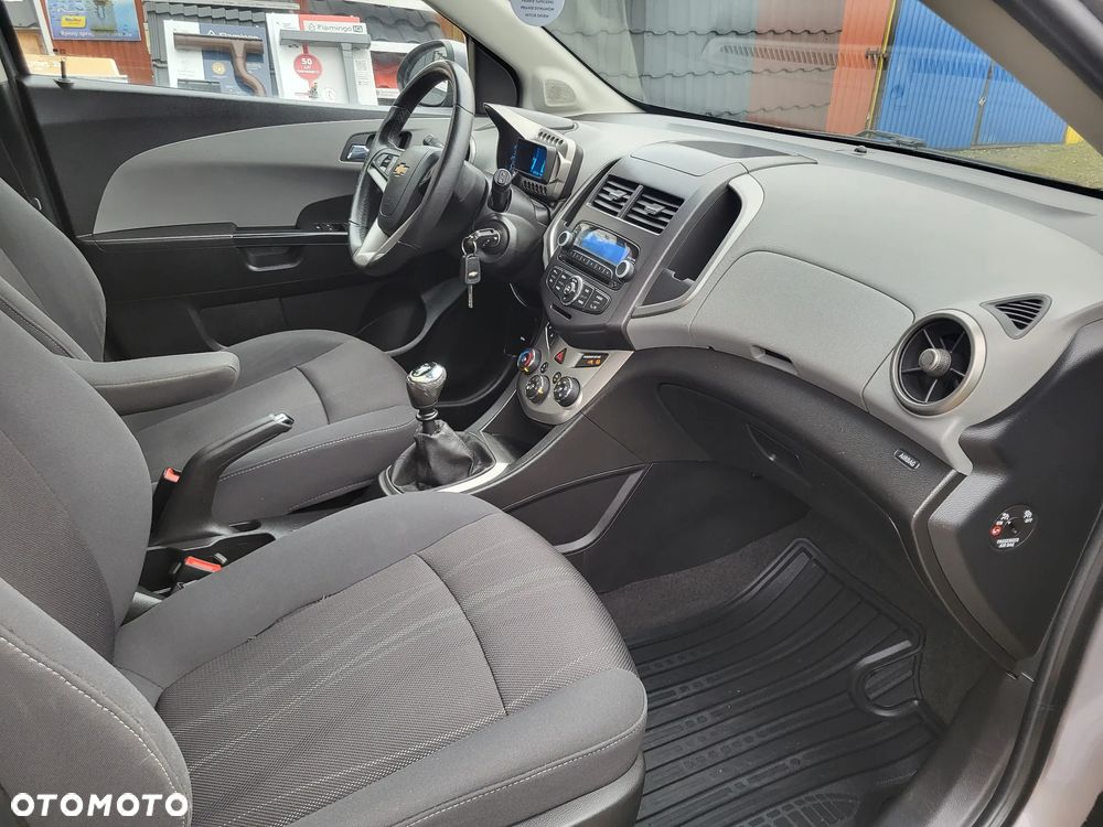 Chevrolet Aveo 1.6 LTZ - 19