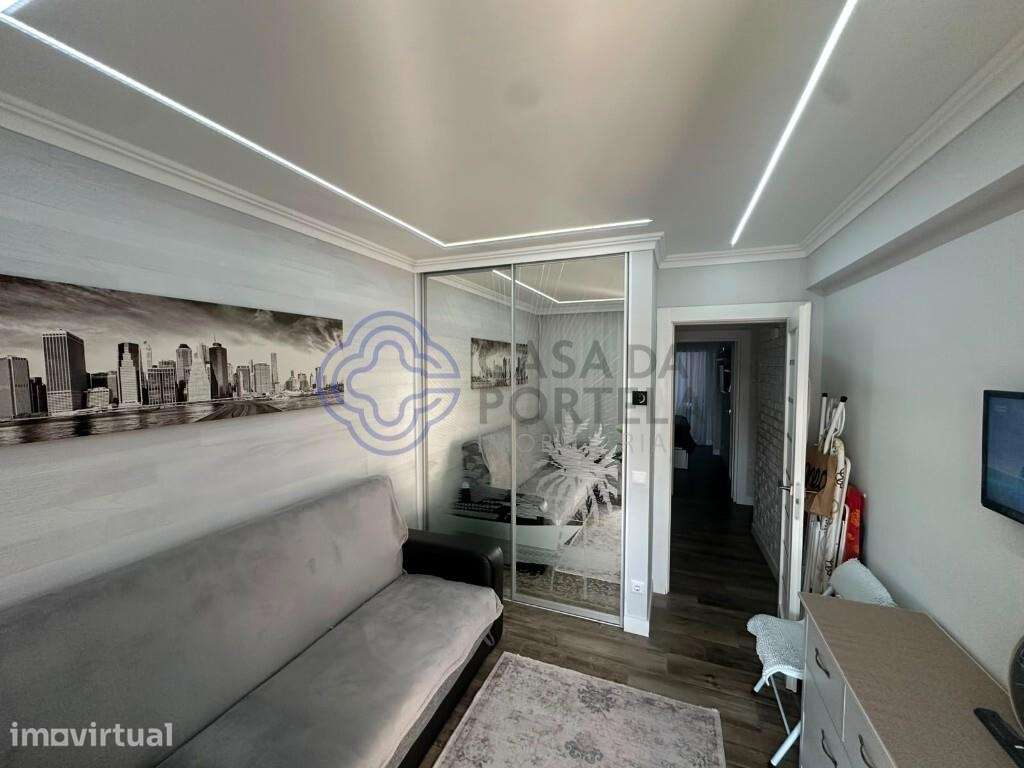 Vende-se excelente T2 totalmente remodelado - Grande imagem: 4/20