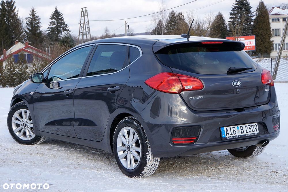 Kia Ceed 1.6 GDI Dream Team Edition - 17