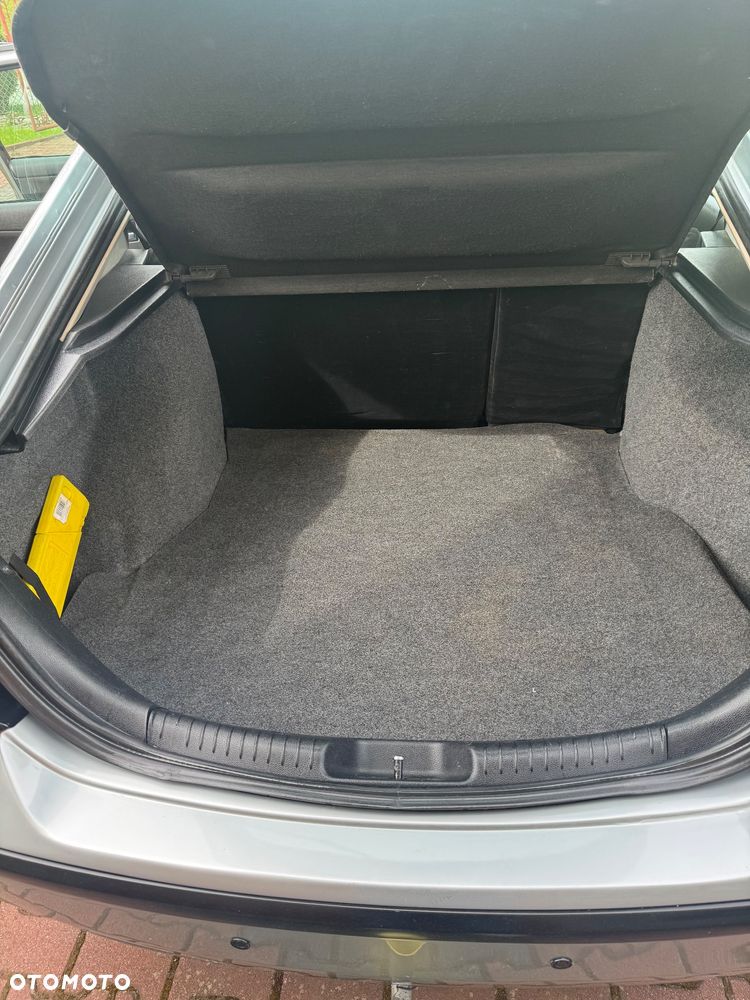 Ford Mondeo 1.8 Ambiente - 12