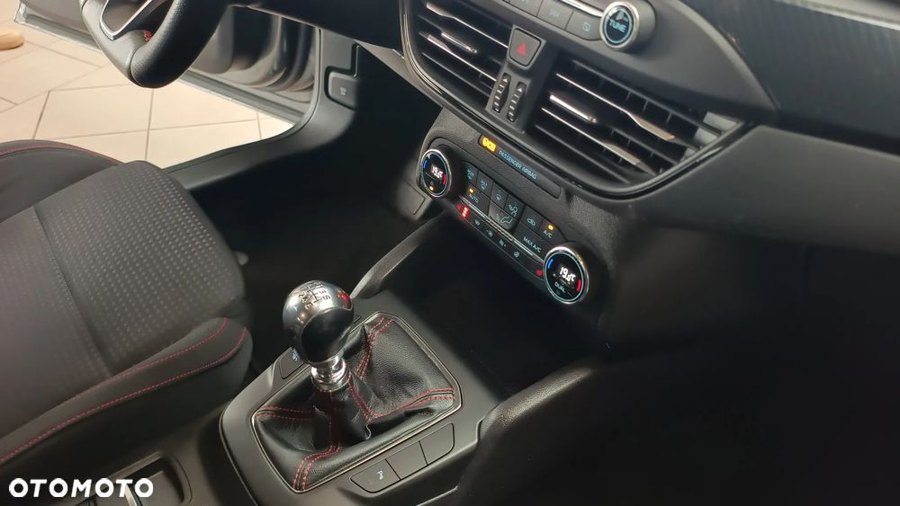 Ford Focus 1.5 EcoBoost ST-Line - 31