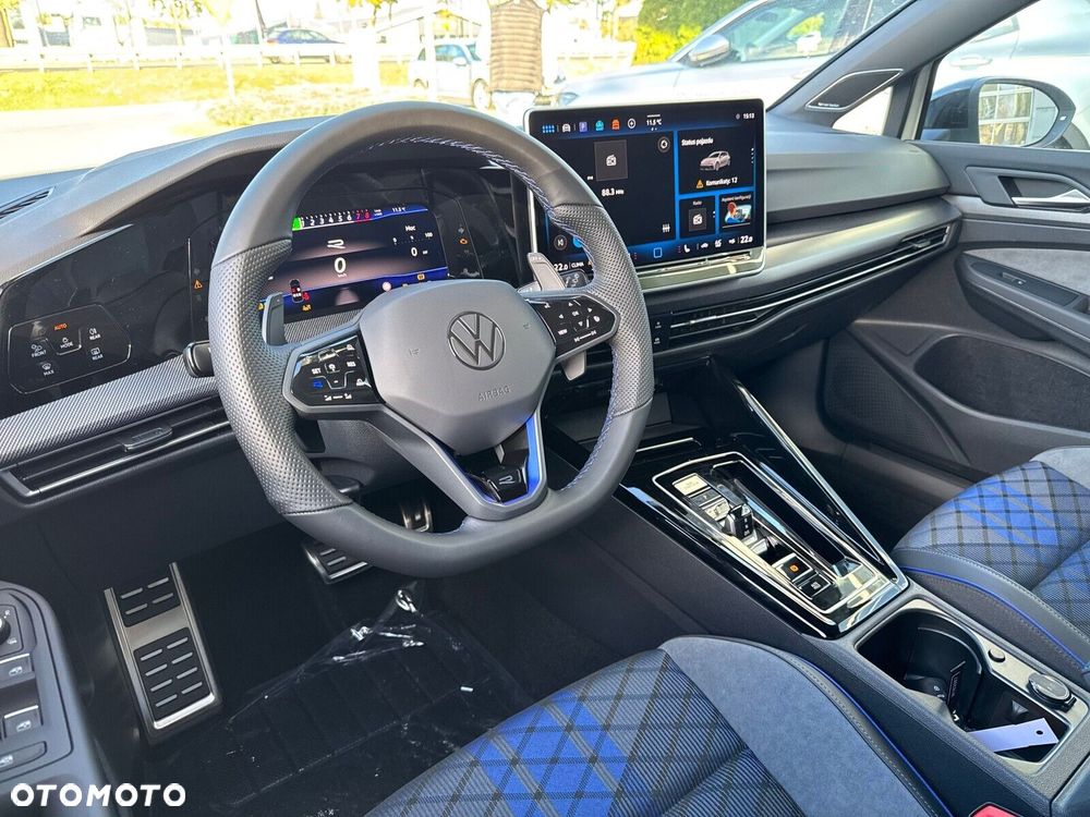 Volkswagen Golf - 10