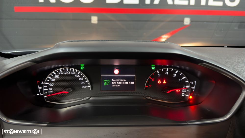 Peugeot 2008 1.2 PureTech Active Pack - 19