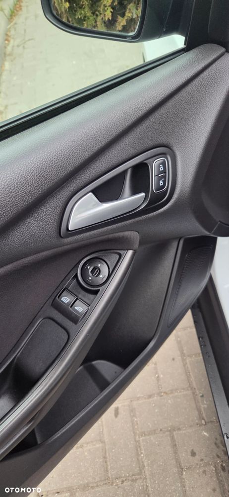 Ford Focus 1.0 EcoBoost Start-Stopp-System Ambiente - 23