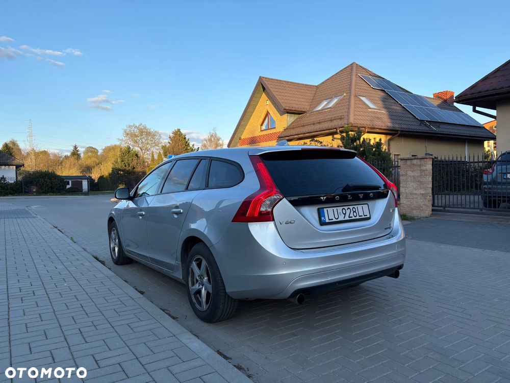Volvo V60 T3 Kinetic - 8