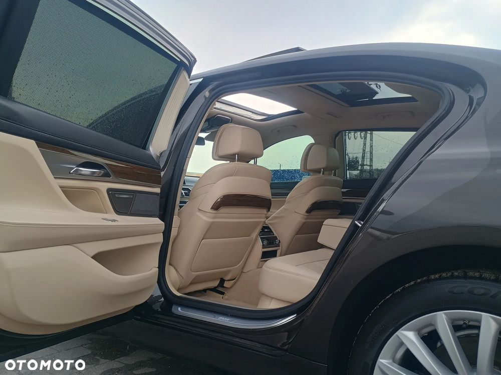 BMW Seria 7 740Li - 17