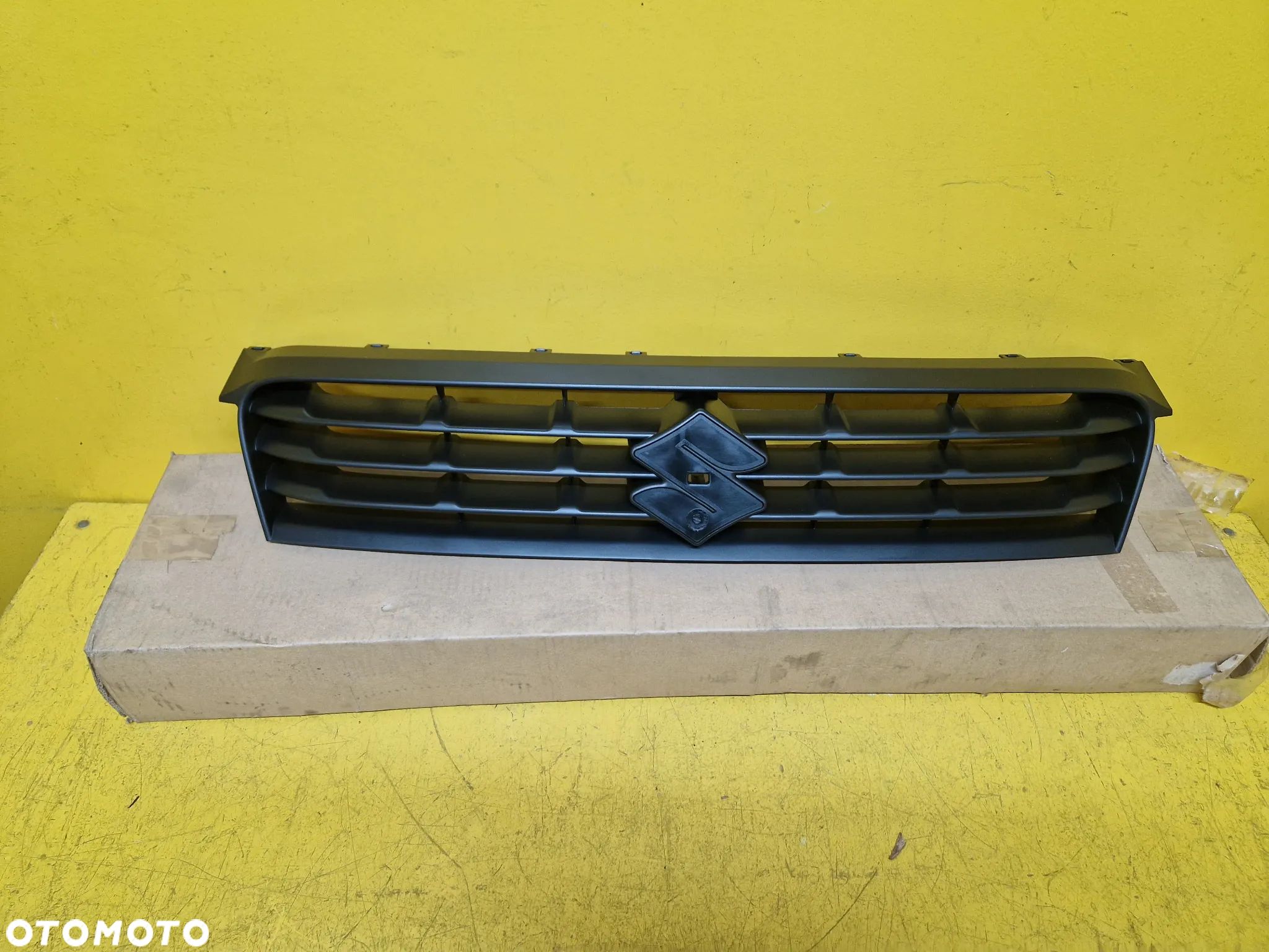 SUZUKI SPLASH ATRAPA CHŁODNICY 08- 71741-51K00 - 1