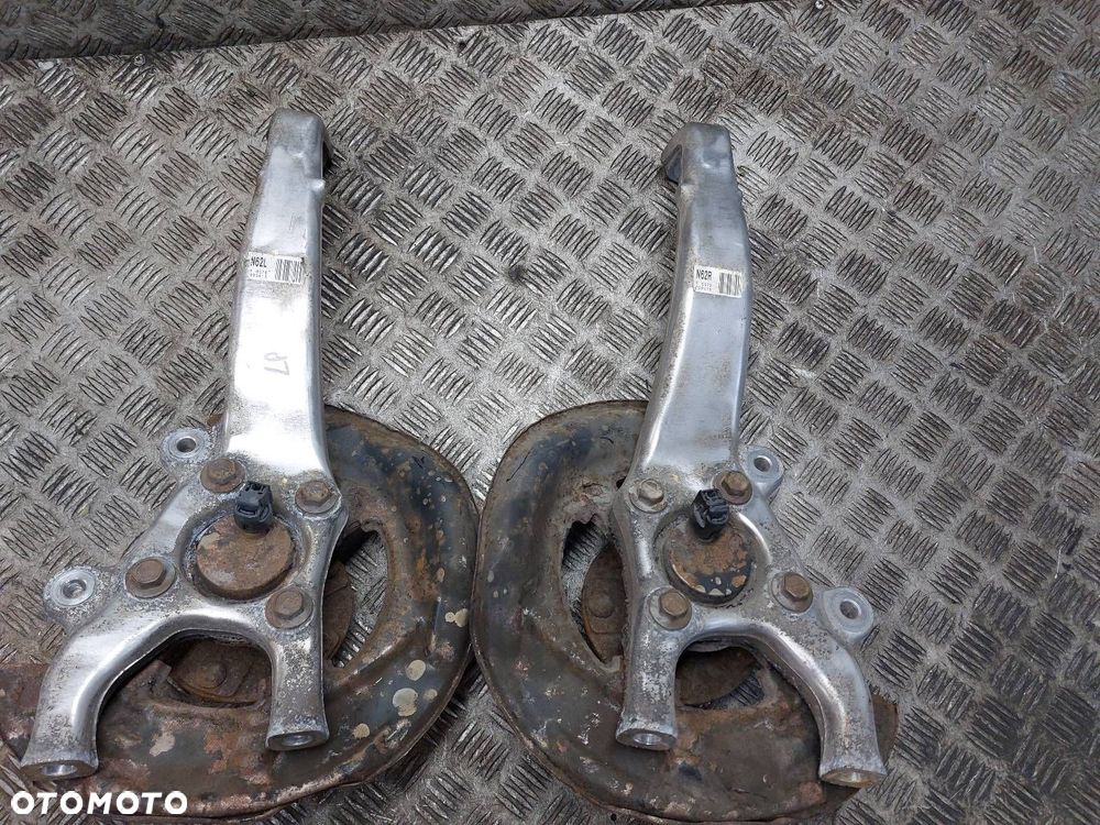 PIASTA ZWROTNICA LEWY PRZÓD + PRAWY PRZÓD LEXUS IS II 2.2 D - 3