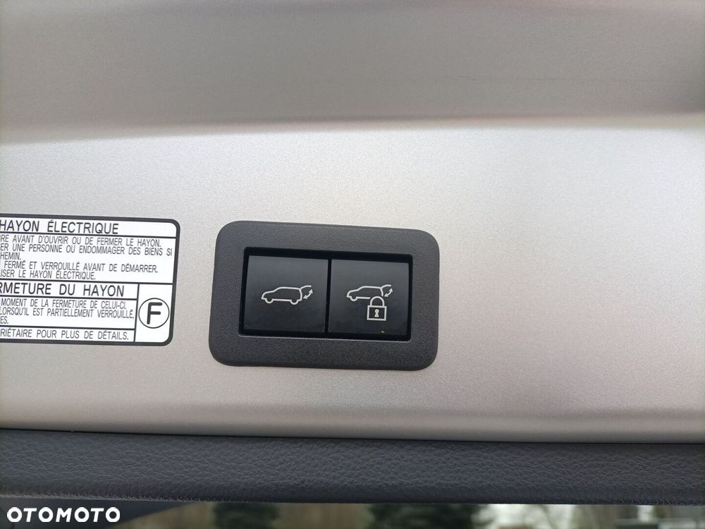 Toyota Corolla Cross 2.0 Hybrid Executive AWD - 16
