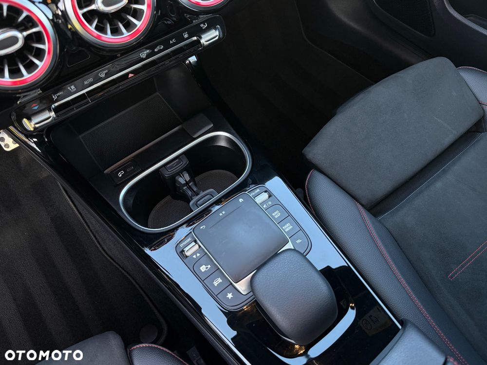 Mercedes-Benz CLA 220 d AMG Line 8G-DCT - 11