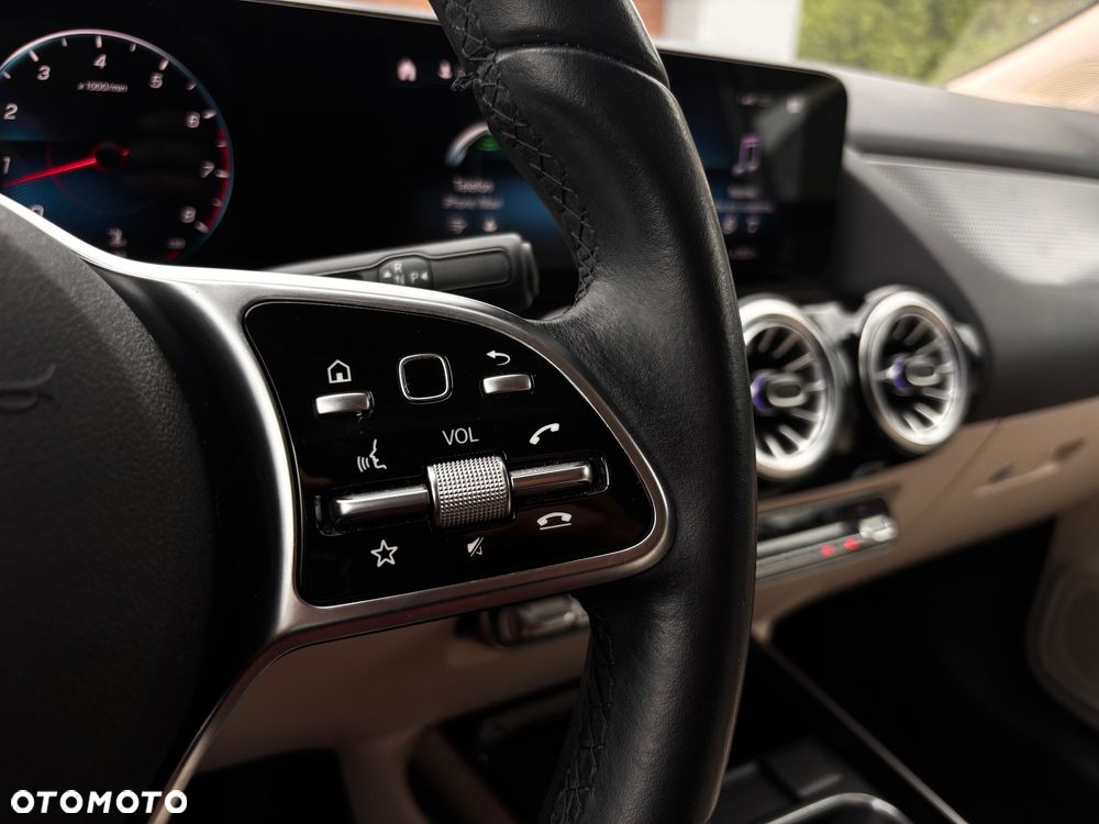Mercedes-Benz GLA 250 8G-DCT - 18