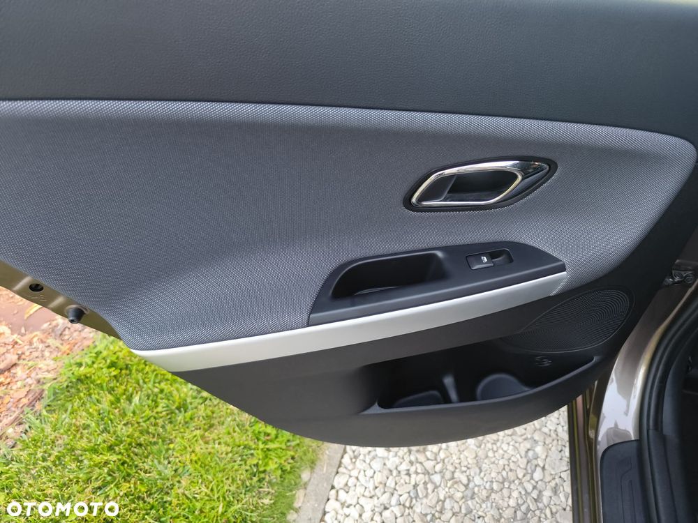 Kia Ceed - 33