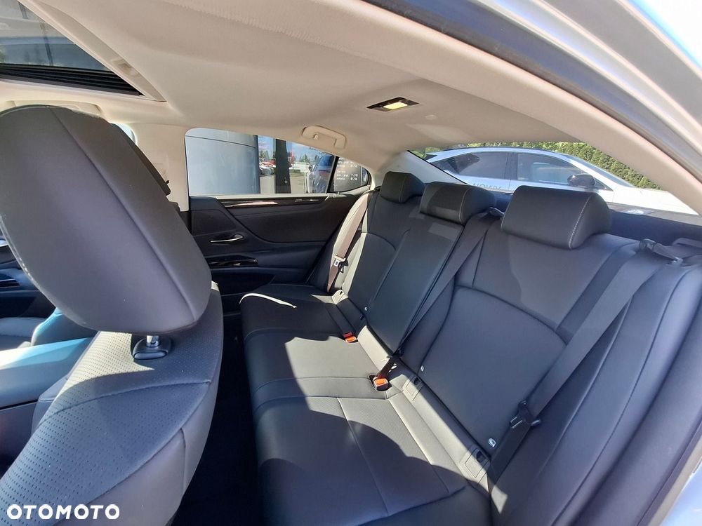 Lexus ES 300h Business Edition - 15