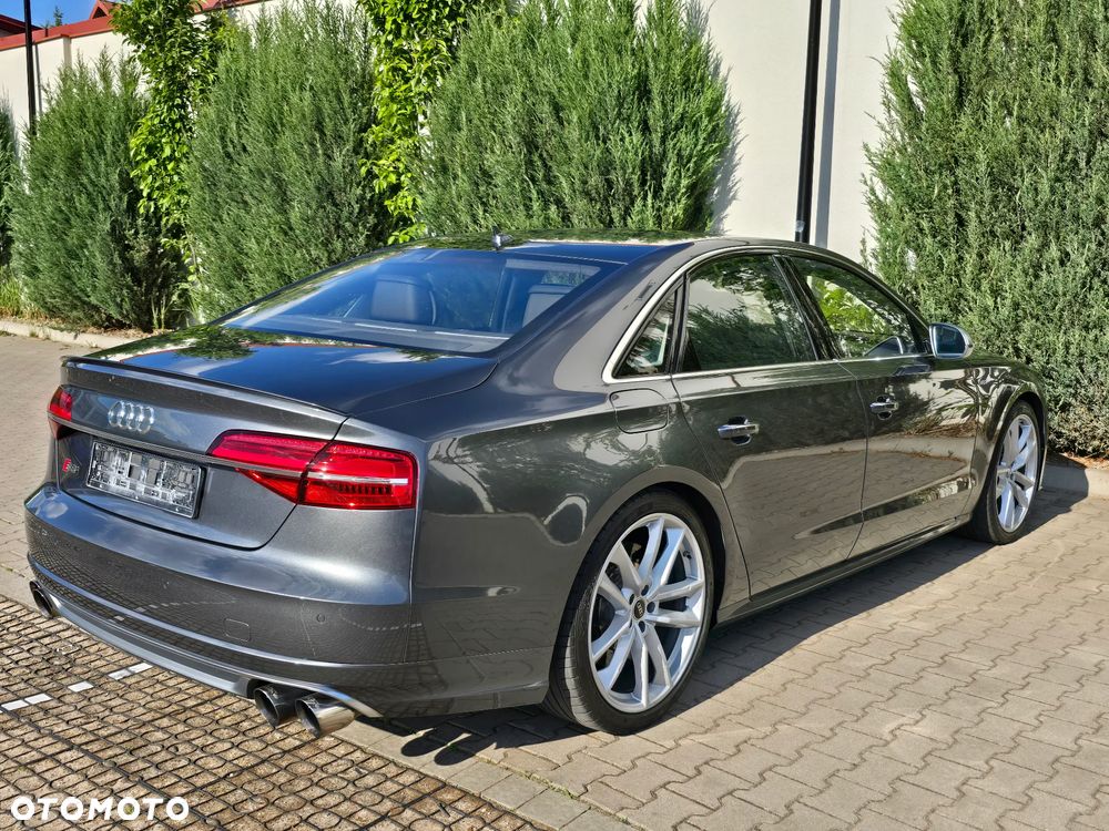 Audi S8 - 4