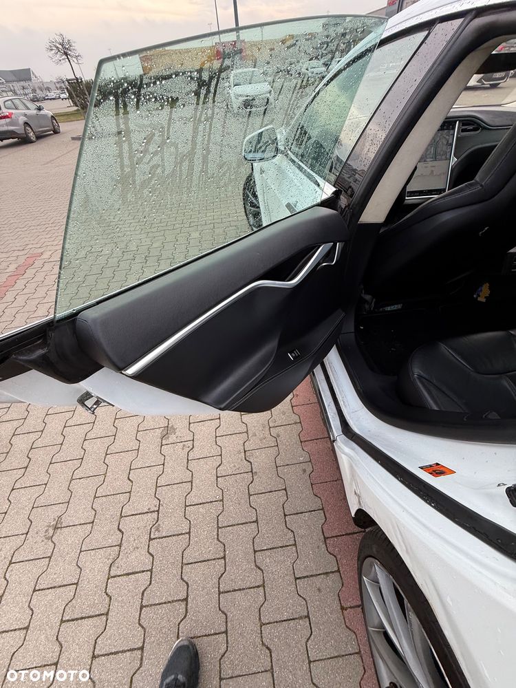 Tesla Model S - 13