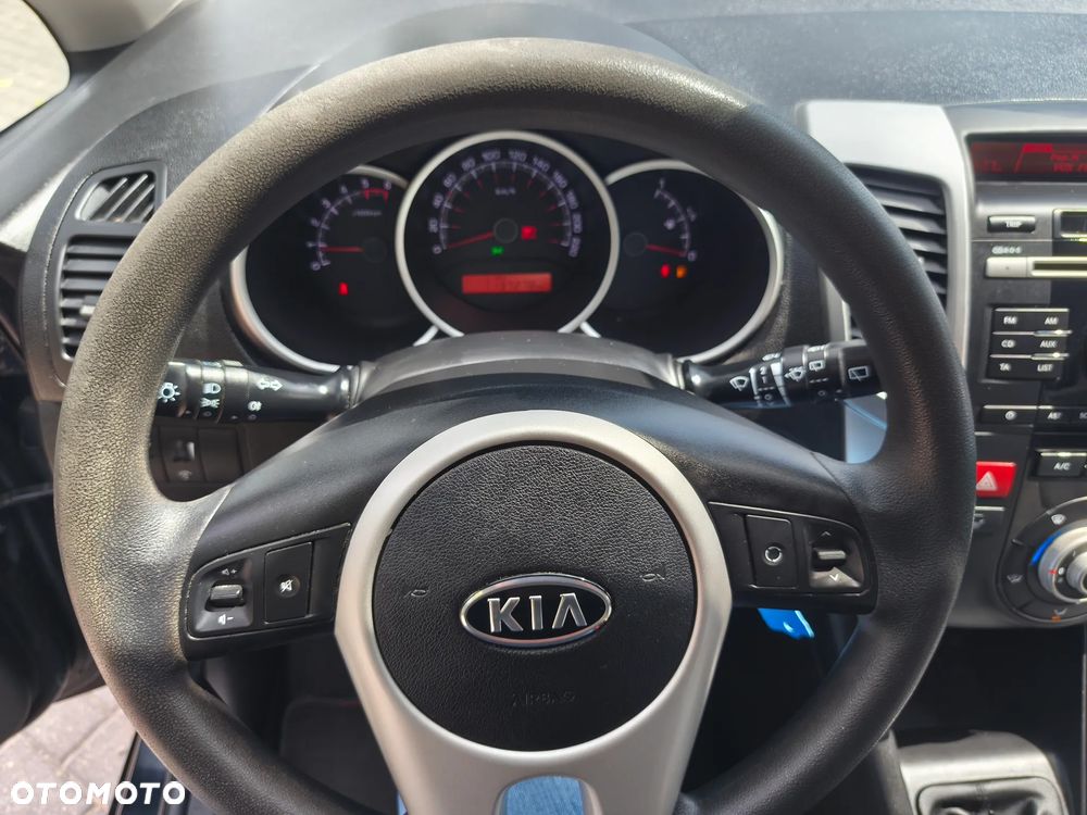 Kia Venga 1.4 CRDi 90 Attract - 11
