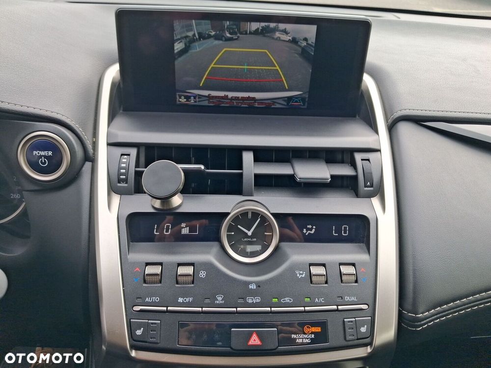 Lexus NX 300h Business Edition AWD - 29