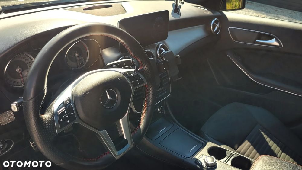 Mercedes-Benz GLA 200 7G-DCT AMG Line - 8