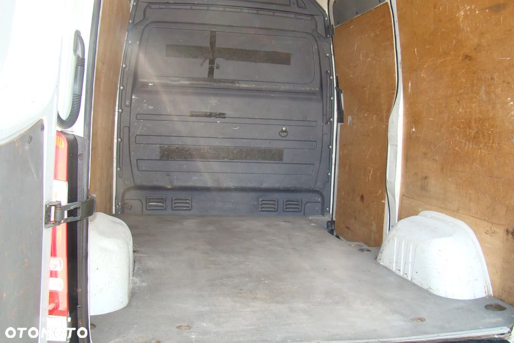 Mercedes-Benz Sprinter - 15