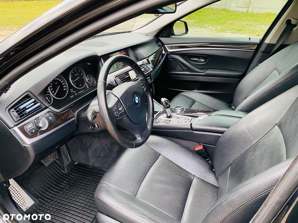 BMW Seria 5 528i xDrive - 7