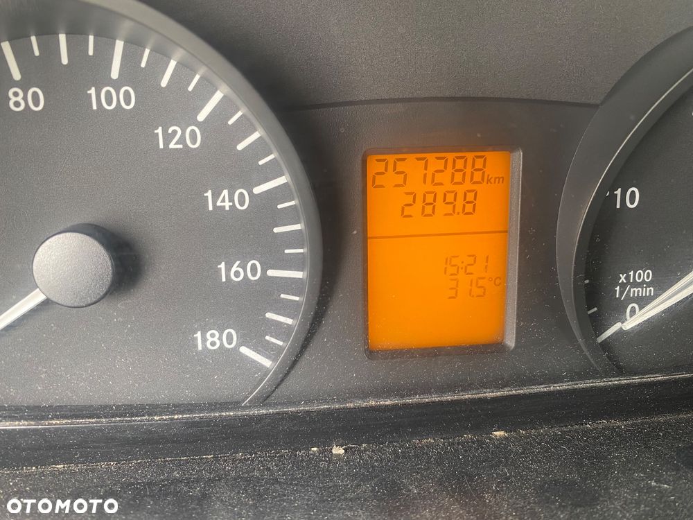 Mercedes-Benz Sprinter - 10